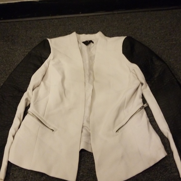 Blazer - Picture 2 of 5